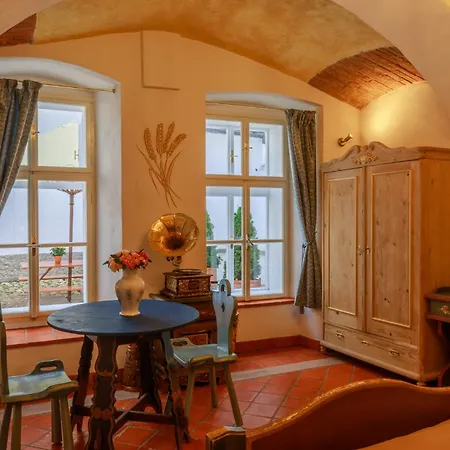Bed & Breakfast Beerland - At The Golden Lamb 3*