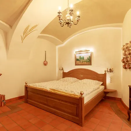 Bed and Breakfast Beerland - At The Golden Lamb Πίλζεν